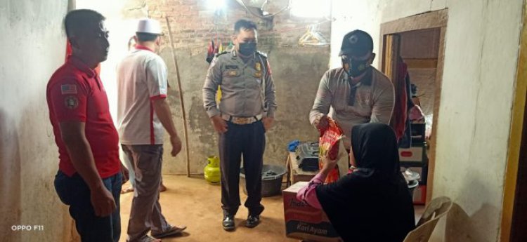 Warga Perum Pelangi Indah Estate Bantu Warga Terdampak Covid 19