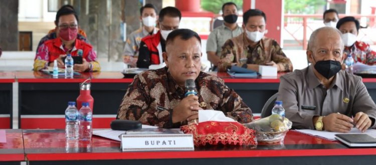 Bupati Lamsel Pantau Pelaksanaan  Pilkades Serentak Secara Virtual