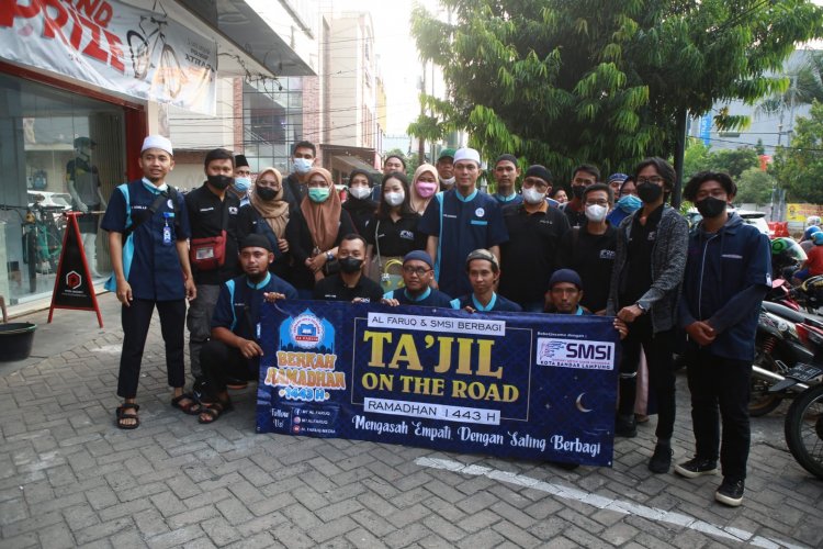 Yayasan Al Faruq dan SMSI Bandarlampung Berbagi Takjil On The Road