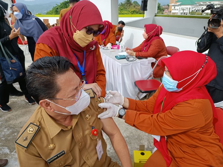 Pegawai di Lingkungan Pemkot Bandarlampung Menerima Booster