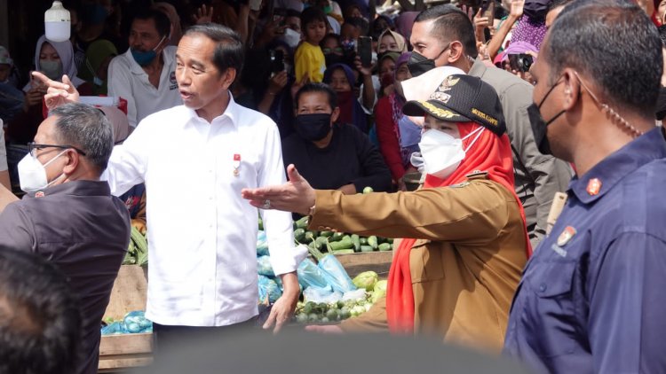 Presiden RI Joko Widodo Kunjungi dan Beri Bantuan Kepada Pedagang Pasar Pasir Gintung