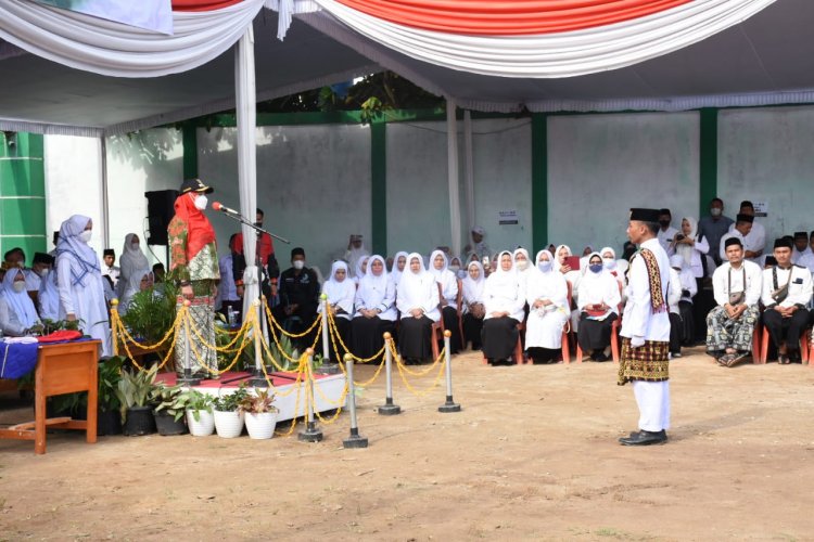 Walikota Eva Berharap Para Santri Terus Menjaga Persatuan dan Kesatuan Bangsa