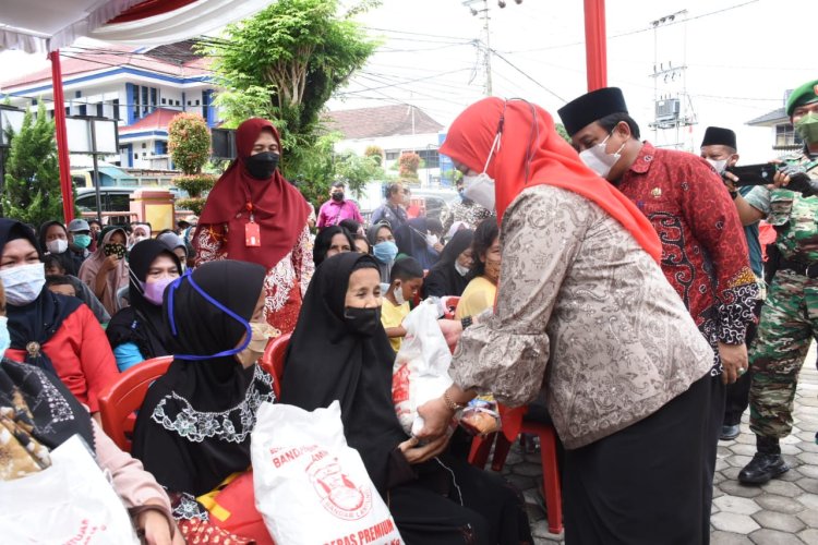 Pemkot Bandarlampung Kembali Bagikan Beras Kepada Warga Kurang Mampu