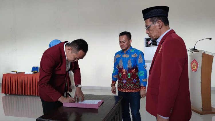 Ahadi Fajrin di Lantik Sebagai Dekan FH UTB Periode 2022 - 2026