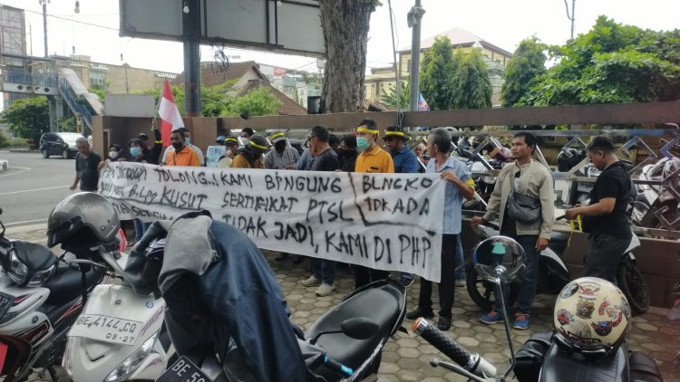 Minta Dukungan, Ratusan Warga Sambagi Kantor PWI Lampung