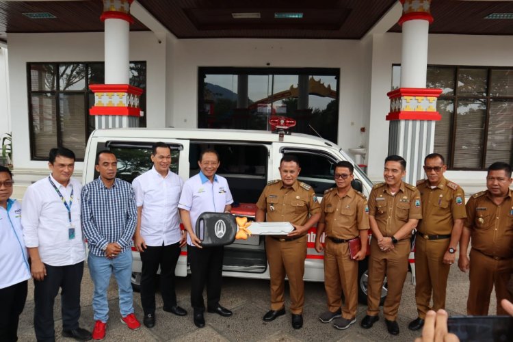 Pemkab Lamsel Dapat Bantuan Mobil Ambulan Dari PTPN VII