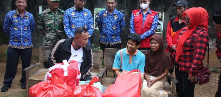 Tuntaskan Kemiskinan di Lamsel, Bupati Nanang Berikan Bantuan Bedah Rumah