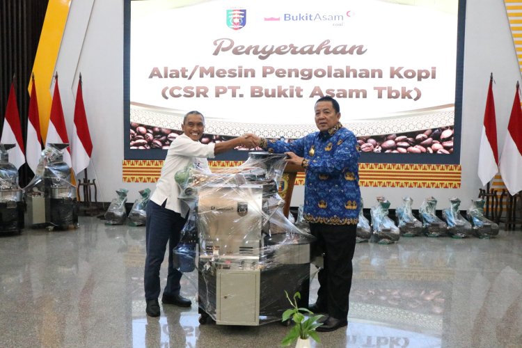 Pemprov Lampung  Menerima Bantuan Mesin Pengolahan Kopi dari PT. Bukit Asam, Tbk