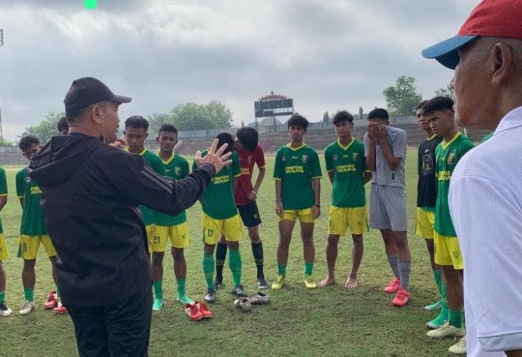 Amalsyah Tarmizi Berikan Semangat Tim Sepakbola Pra-PON Lampung