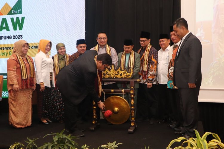 Angkat Tema Hukum Islam Era 5.0, WR II UIN Buka Konferensi Internasional Fakultas Syariah