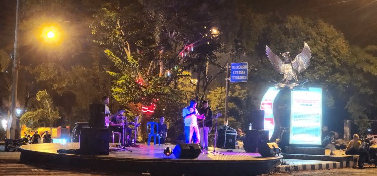 Warga dan Pedagang Bahagia ada Live Musik di Tugu Pancasila Kalianda