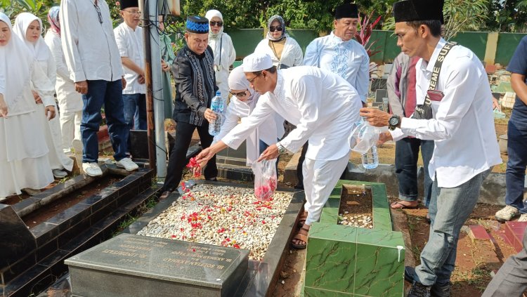 Kenang Jasa Pendahulu, Pengurus PWI Lampung Lakukan Ziarah Kubur