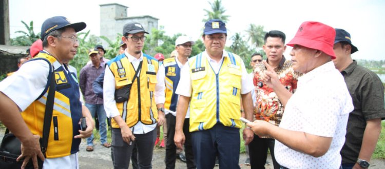 Bupati Lamsel Tinjau Saluran Irigasi Yang Akan Di Normalisasi Di Bandar Agung