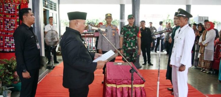 Dilantik Bupati, Syarifuddin Lana Jabat Kades Kecapi Gantikan Almarhum Ridwan