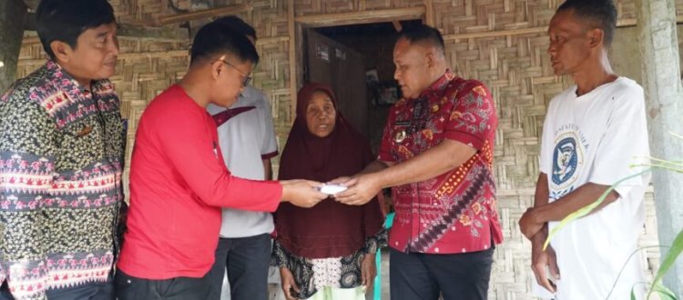 Bupati Nanang Kembali Serahkan Bantuan Bedah Rumah di Desa Munjuk Sampurna dan Desa Canggu