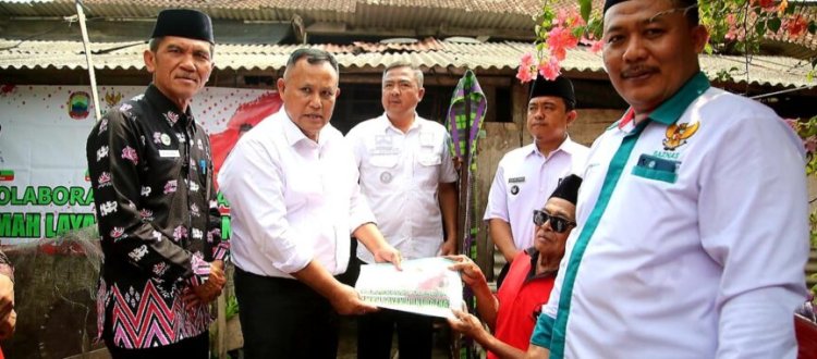 Pemkab Lampung Selatan dan Baznas Bantu Bedah Rumah Warga Sidomulyo