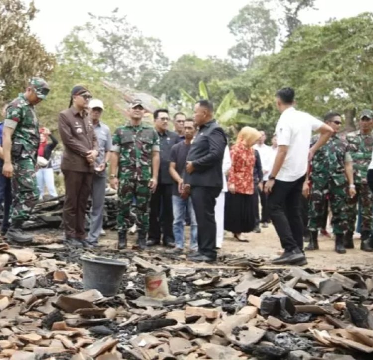 Bupati Nanang Ermanto Beri Bantuan Korban Kebakaran di Desa Purwotani Kecamatan Jati Agung