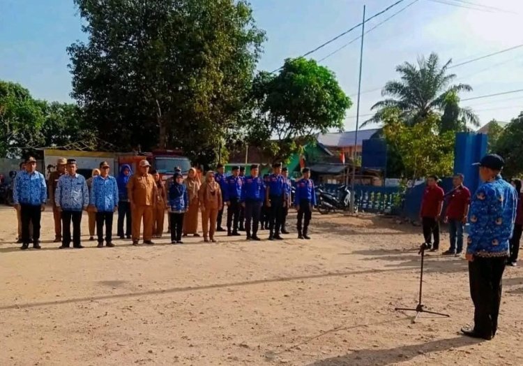 Apel Pagi, Sekcam Baradatu Minta Tetap Jaga Disiplin Pegawai Lingkup Kantor Camat