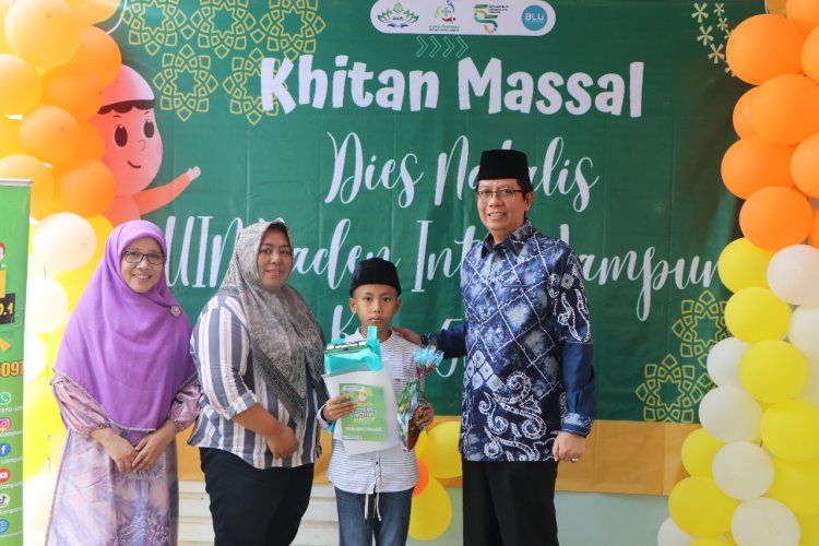 Dies Natalis ke-55: 55 Anak Ikuti Khitanan Massal Gratis di Klinik Pratama UIN Raden Intan Lampung