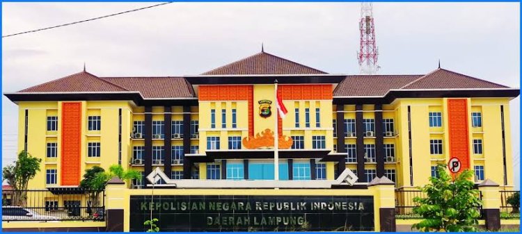 Dirresnarkkba Polda Lampung Ringkus  Oknom Kades Rejosari  Natar, Saat Pesta Sabu  