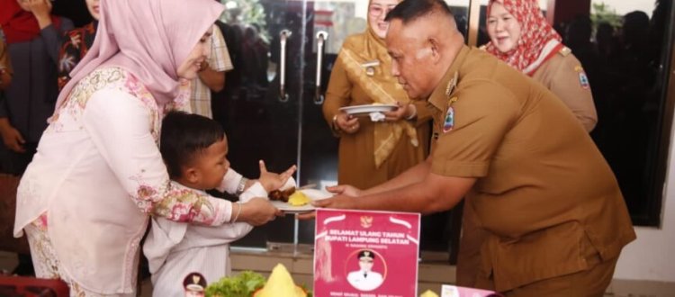 Acara Coffee Morning, Bupati Nanang Ermanto Dapat Kejutan Ulang Tahun Dari Jajaran Pemkab Lampung Selatan