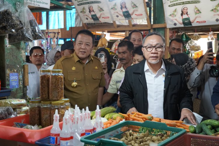 Gubernur  Arinal Djunaidi Dampingi Menteri Perdagangan Republik Indonesia Tinjau Pasar Kangkung Bandar Lampung