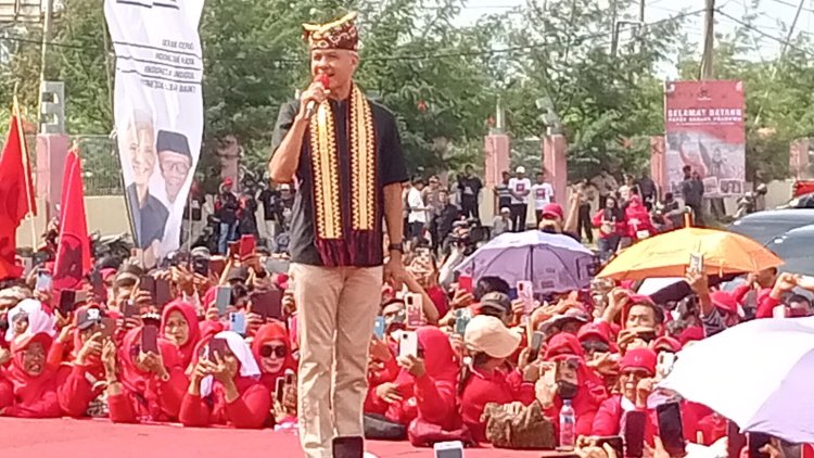 Kedatangan Capres Ganjar Pranowo Disambut Ribuan Masyarakat Lamsel 