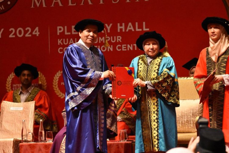 Dekan FEBI UIN RIL dianugerahi Gelar Adjunct Professor oleh Universiti Geomatika Malaysia