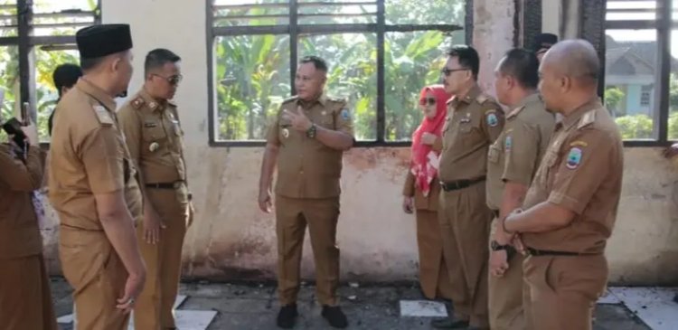 Bupati Lampung Selatan Tinjau SD N 2 Mulyosari Pasca Kebakaran