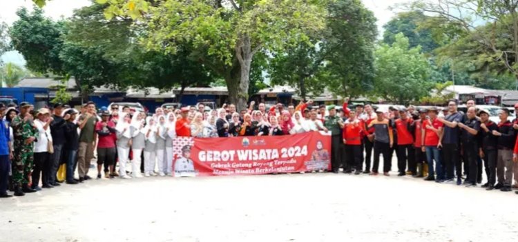 Pemkab Lampung Selatan Lakukan Aksi Gerot Wisata di Pantai Pasir Putih