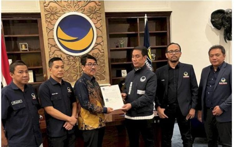 DPP Partai Nasdem Serahkan Surat Tugas Kepada Hamartoni Ahadis