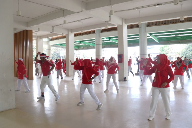 Sivitas Akademika UIN Raden Intan Lampung Meriahkan HUT RI yang ke-79 dengan Semangat Merah Putih