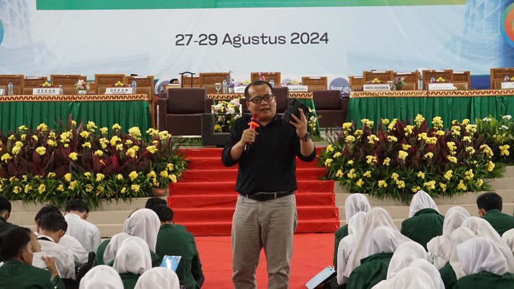 Defile UKM Semarakkan PBAK 2024 UIN RIL