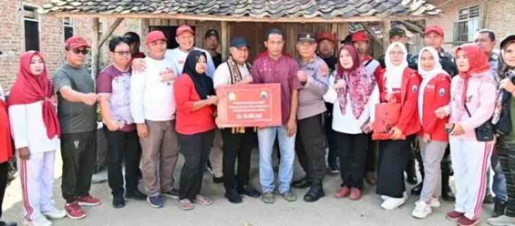 Terima Bantuan Bedah Rumah Dari Bupati Nanang Ermanto, Syukiyadi Ucap Syukur