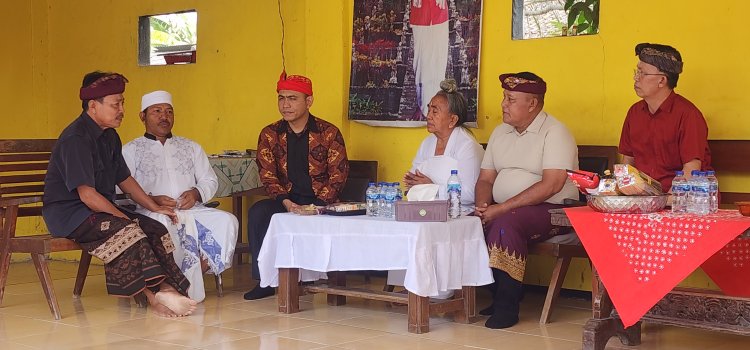 Bupati Lamsel Kunjungi Sejumlah Tokoh Agama Hindu di Desa Bali Nuraga