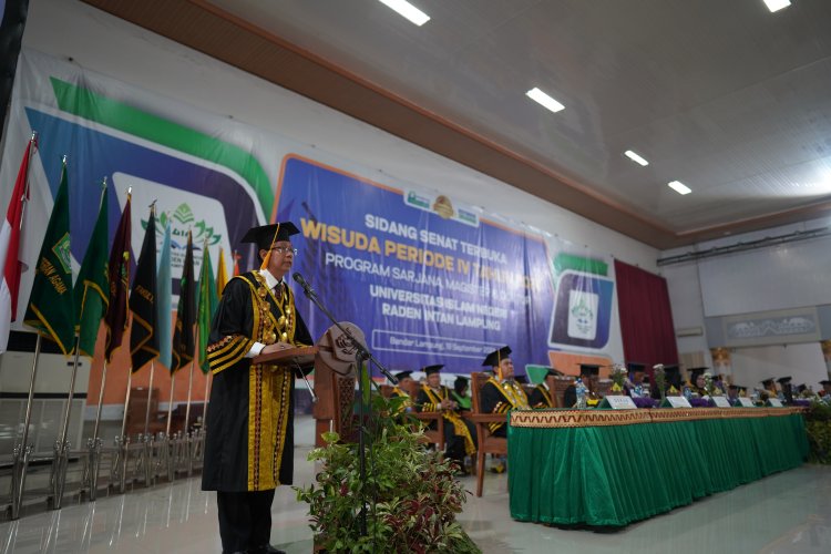 Rektor UIN Raden Intan Lampung Beri Pesan Wisudawan Amalkan Ilmu Padi