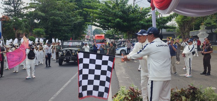 Ratusan Warga Antusias Saksikan Pawai Atlet PON XXI Yang di Lepas PJ Gubernur Lampung