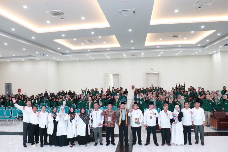 Kuliah Umum FDIK UIN RIL, KH Bisri Musthofa Role Model Pendakwah Moderat