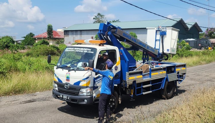 Dishub Lamsel Tingkatkan Kenyamanan dengan Penerangan Jalan untuk Masyarakat