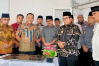 Kepala Dinas Pemuda dan Olahraga (Dispora) 

Lampung, Descatama Paksi Moeda, sat 
mendampingi PJ Gubernur Lampung Samsudin (dok Humas KONI Lampung).