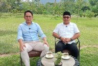 Bupati dan Wakil Bupati Lampung Selatan terpilih Radityo Egi Pratama - Syaiful Anwar tengah jumpa pers, di Taman Lingkungan SMA Kebangsaan, Jumat, 24 Januari 2025. (Foto: Juwantoro)