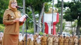 Pj Sekda Lampung Selatan Dra. Intji Indriati, M.H.,  saat memimpin Apel rutin yang di laksanakan Pemkab Lamsel ( dok humas Pemkab Lamsel).