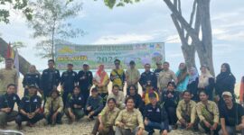 IKA Sylva Unila poto bersama usai Tanam 2.025 Bibit Mangrove (ist)