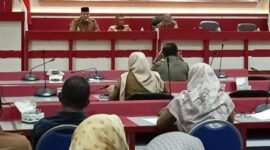 Staf Ahli Bupati Lampung Selatan Bidang Pemerintahan, Hukum dan Politik (PHP) Anton Carmana, pimpin rapat persiapan safari Ramadhan 2025, Selasa, 25 Februari 2025, di Aula Rajabasa Kantor Bupati Lamsel. (Foto.Juwantoro)