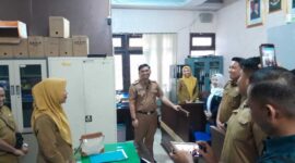 Hari pertama menjalani tugas sebagai Wakil Wali Kota Metro, Dr. M. Rafieq Adi Pradana langsung sidak di sejumlah ruangan OPD ( dok Humas Pemkot Metro).