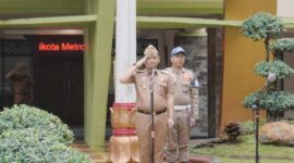 Wali Kota Metro, Rafieq Adi Pradana, untuk pertama kalinya memimpin apel pagi di halaman Kantor Pemerintah Daerah Kota Metro (dok Humas Pemkot Metro).