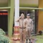 Wali Kota Metro, Rafieq Adi Pradana, untuk pertama kalinya memimpin apel pagi di halaman Kantor Pemerintah Daerah Kota Metro (dok Humas Pemkot Metro).