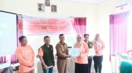 Sekretaris Daerah (Sekda) Kota Metro,  Bangkit Haryo Utomo memberikan pengajaran di acara bakti sosial yang diselenggarakan oleh Himpunan Kimia Klinik Indonesia 