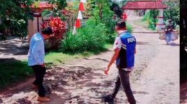 Tampak jalan Desa Budi Daya Kecamatan Sidomulyo Lamsel yang rusak parah ( poto Serambi Lampung).