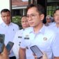 Bupati Lampung Selatan Radityo Egi Pratama tengah diwawancara awak media, Rabu, 19 Maret 2025. 